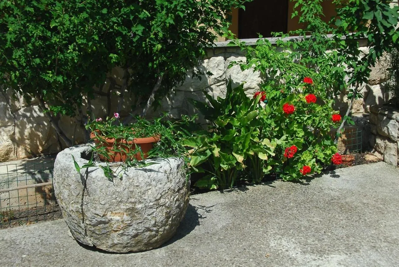 Apartment Livia With 2 Cozy Terraces Near Pula Перой