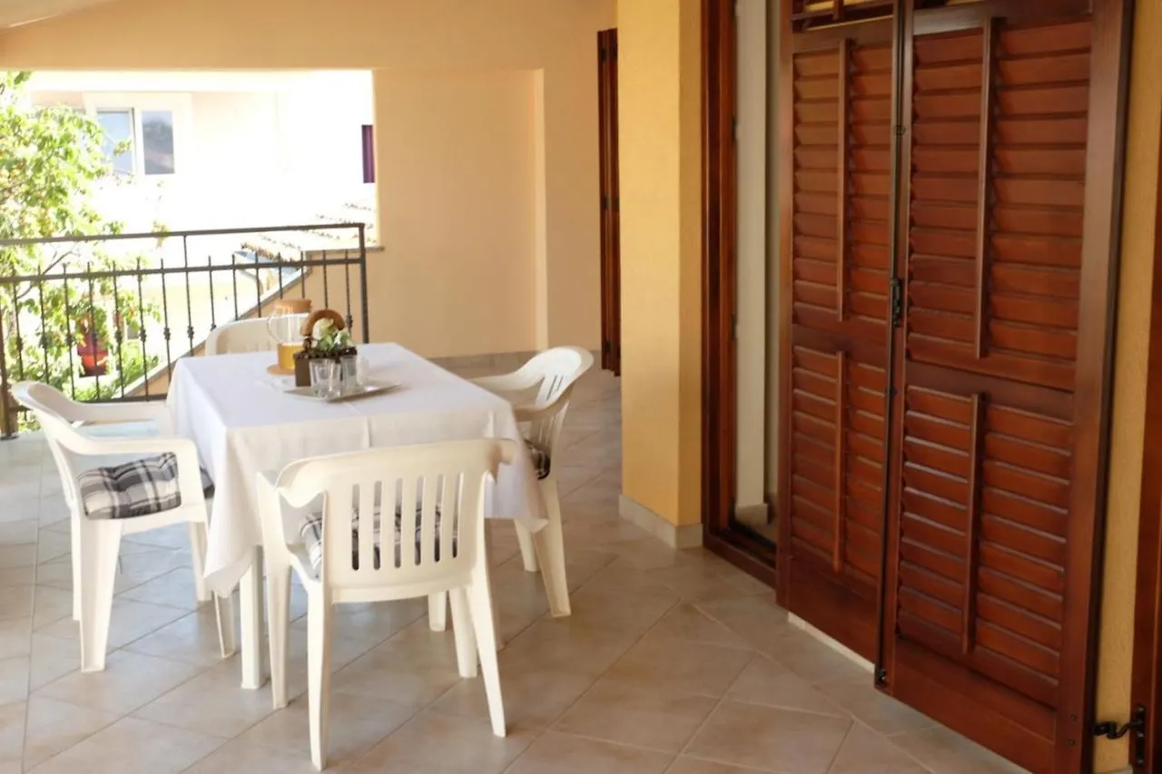 Apartment Livia With 2 Cozy Terraces Near Pula Перой 0*,  Хорватия