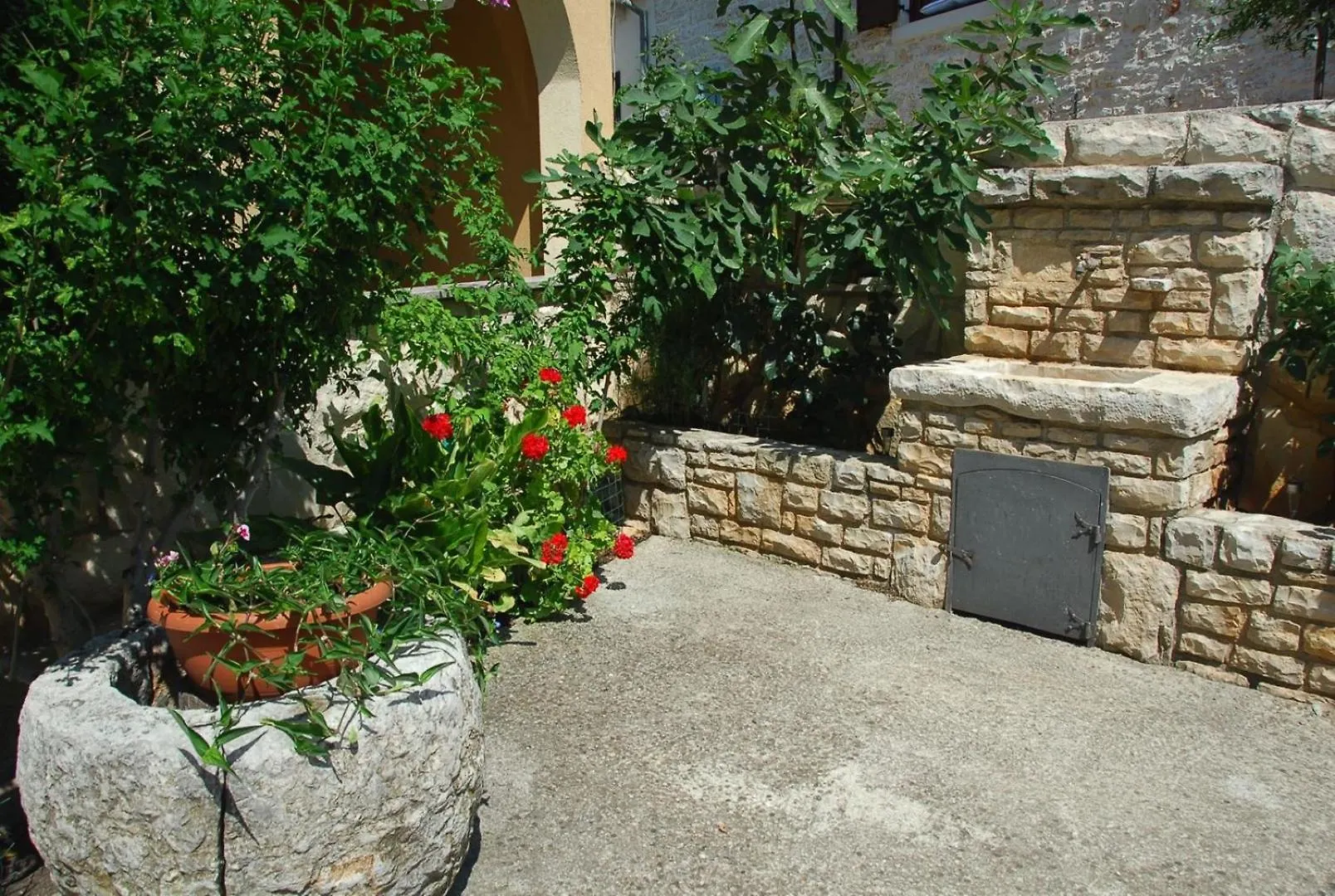 Apartment Livia With 2 Cozy Terraces Near Pula Перой